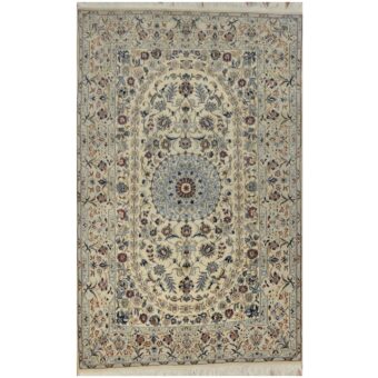 Persian Hand-knotted Nain Wool Rug (4'2 x 6'7)