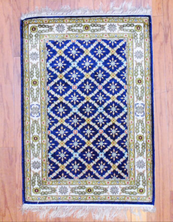 Sino Hand-knotted Silk Rug (2' x 3')