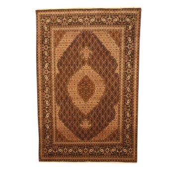 Persian Hand-knotted Tabriz Fish Silk Rug (6'7 x 9'11)