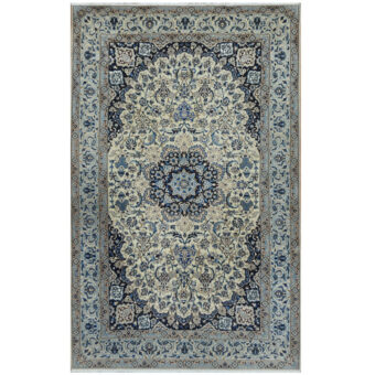 Persian Hand-knotted Fine Nain Wool Rug (6'9 x 10'10)