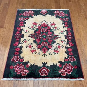Persian Hand-knotted Bakhtiari Wool Rug (4'2 x 5'4)