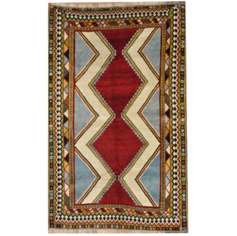 Persian Hand-knotted Shiraz Wool Rug (4'5 x 7')