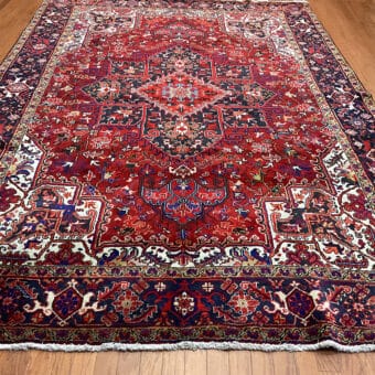 Fine Persian Hand-knotted Heriz Wool Rug (8'5 x 11'7)