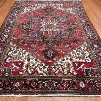Fine Persian Hand-knotted Heriz Wool Rug (7'7 x 10'7)
