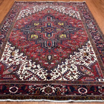 Fine Persian Hand-knotted Heriz Wool Rug (8'4 x 11'8)