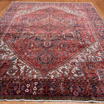 Fine Persian Hand-knotted Heriz Wool Rug (10'1 x 12'10)