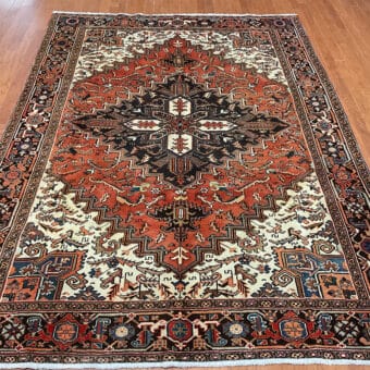 Fine Persian Hand-knotted Heriz Wool Rug (7' x 9'7)