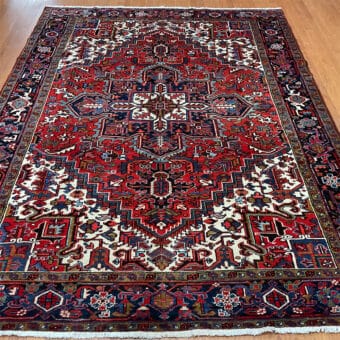 Fine Persian Hand-knotted Heriz Wool Rug (8' x 10'10)