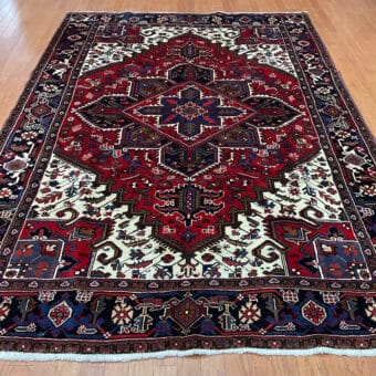 Fine Persian Hand-knotted Heriz Wool Rug (6'6 x 9'6)