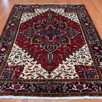 Fine Persian Hand-knotted Heriz Wool Rug (6'10 x 9'3)