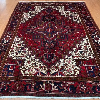 Fine Persian Hand-knotted Heriz Wool Rug (7'1 x 9'9)