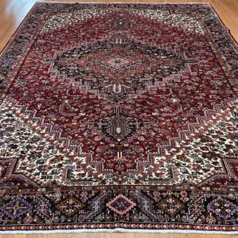 Fine Persian Hand-knotted Heriz Wool Rug (10'3 x 13'9)