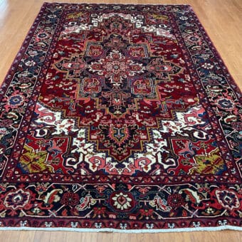 Fine Persian Hand-knotted Heriz Wool Rug (6'6 x 10'2)