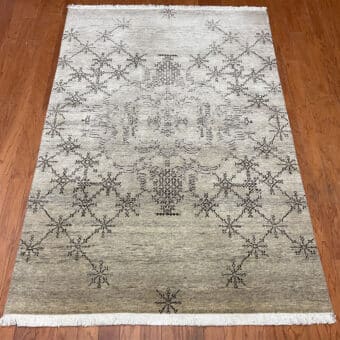 Indo Hand-knotted Erased Wool Rug (4' x 6')